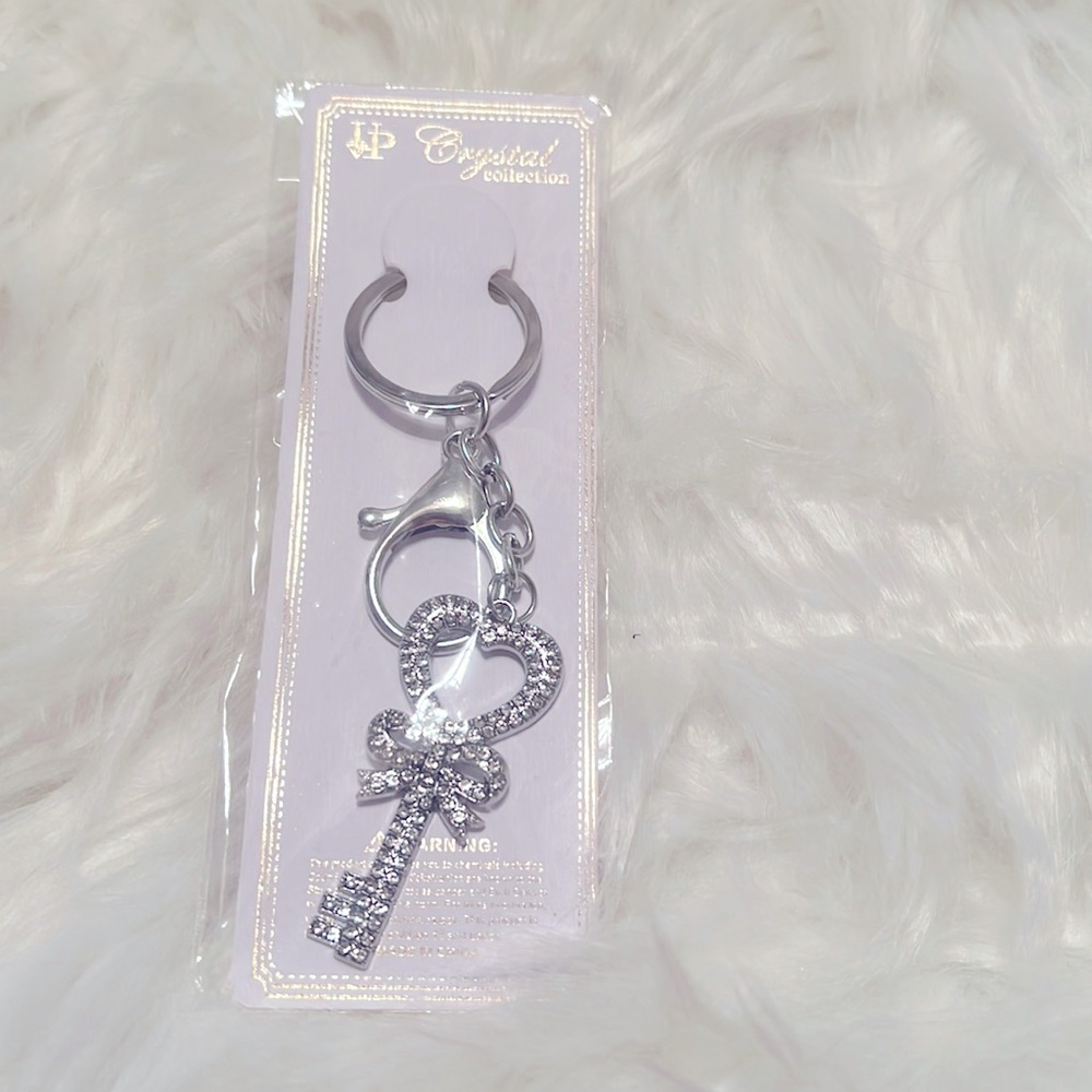 NWOT Silver toned Heart key Key/Bag Charm